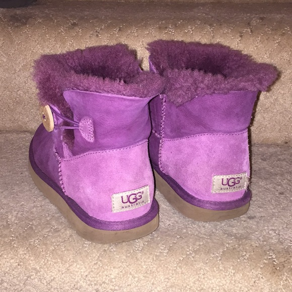 bailey button uggs - Picture 1 of 3